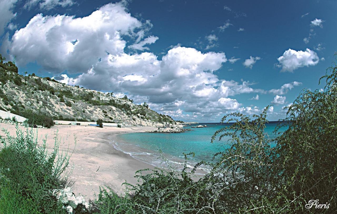 Golden Tree Apartment Paralimni Luaran gambar