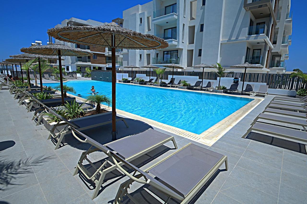 Golden Tree Apartment Paralimni Luaran gambar