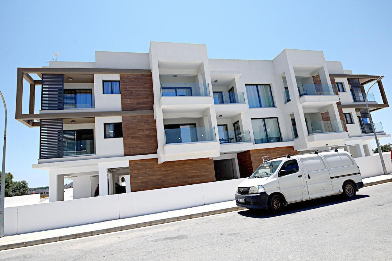 Golden Tree Apartment Paralimni Luaran gambar