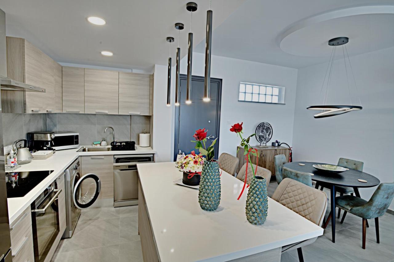Golden Tree Apartment Paralimni Luaran gambar
