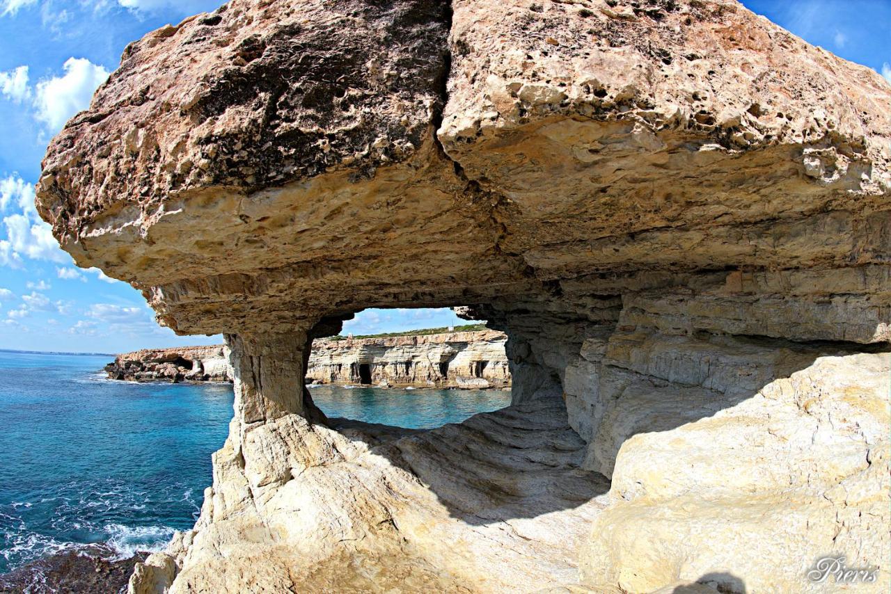 Golden Tree Apartment Paralimni Luaran gambar