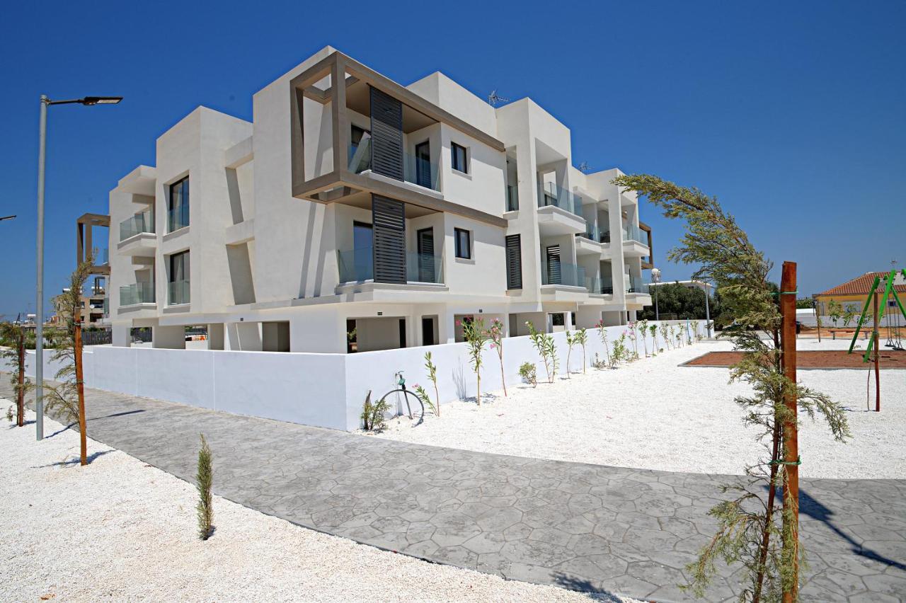 Golden Tree Apartment Paralimni Luaran gambar