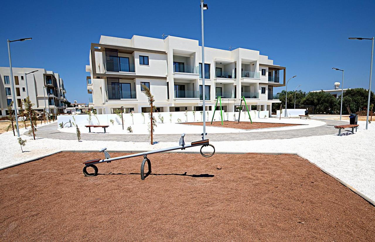 Golden Tree Apartment Paralimni Luaran gambar