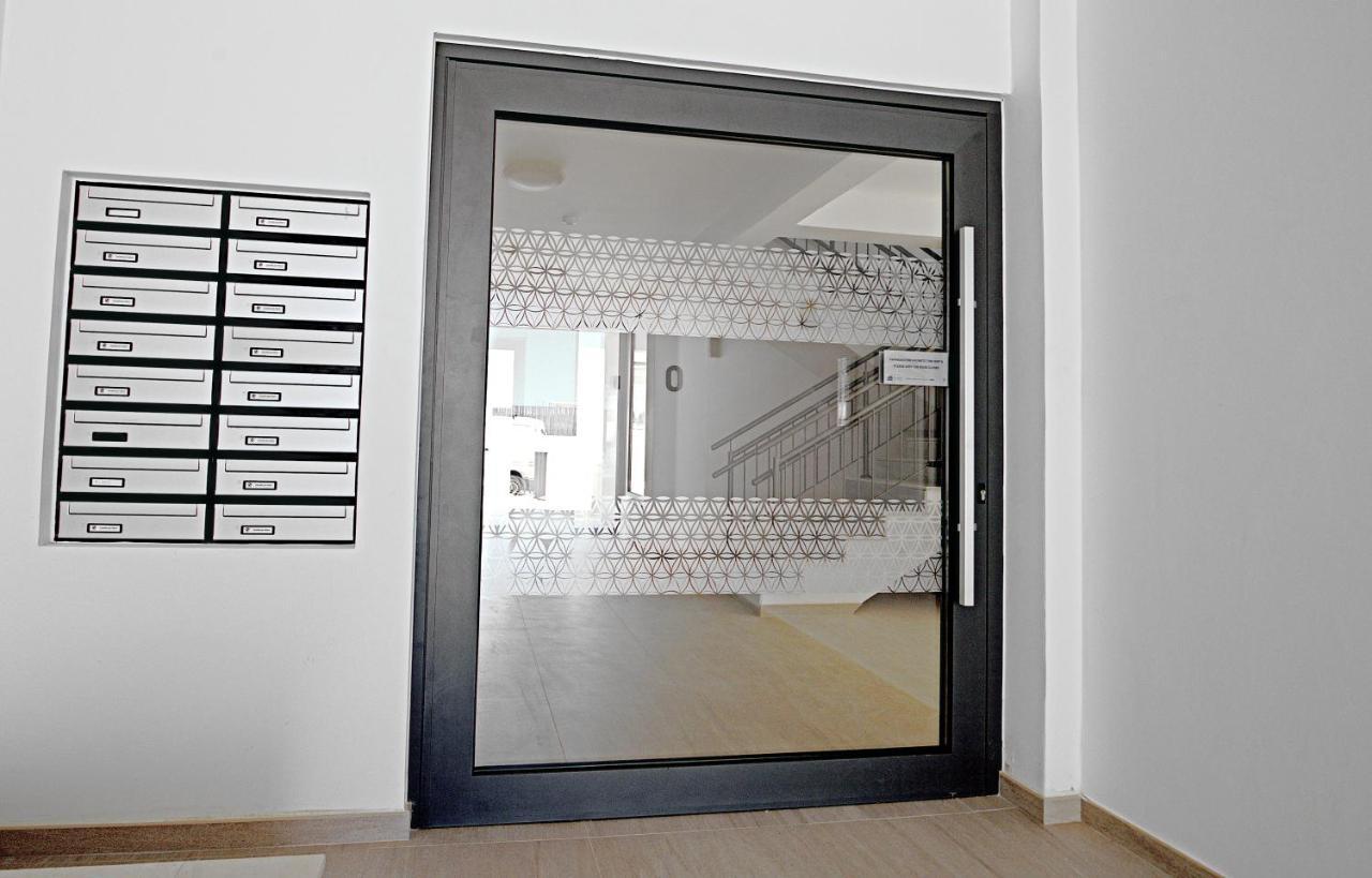 Golden Tree Apartment Paralimni Luaran gambar
