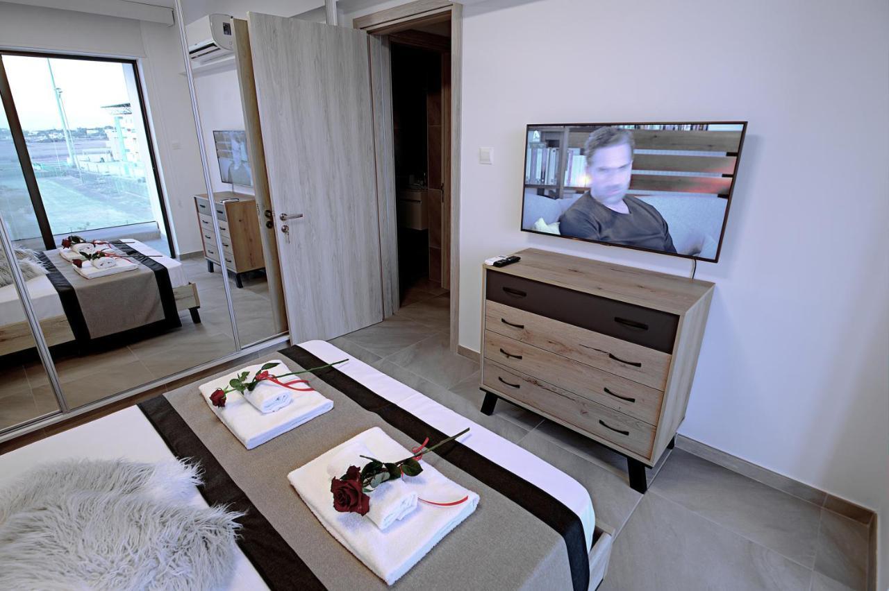 Golden Tree Apartment Paralimni Luaran gambar