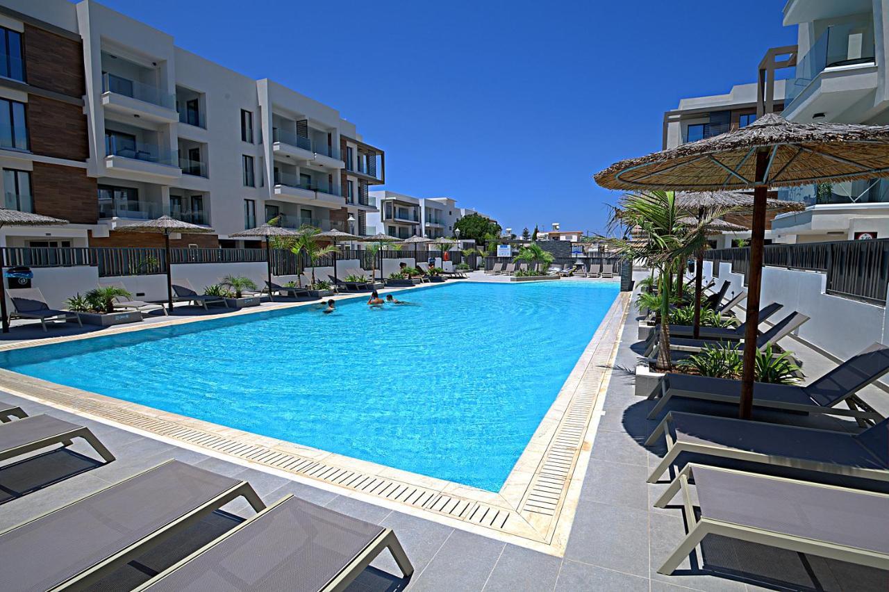 Golden Tree Apartment Paralimni Luaran gambar