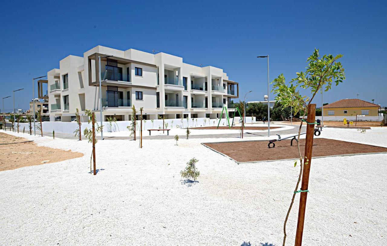 Golden Tree Apartment Paralimni Luaran gambar